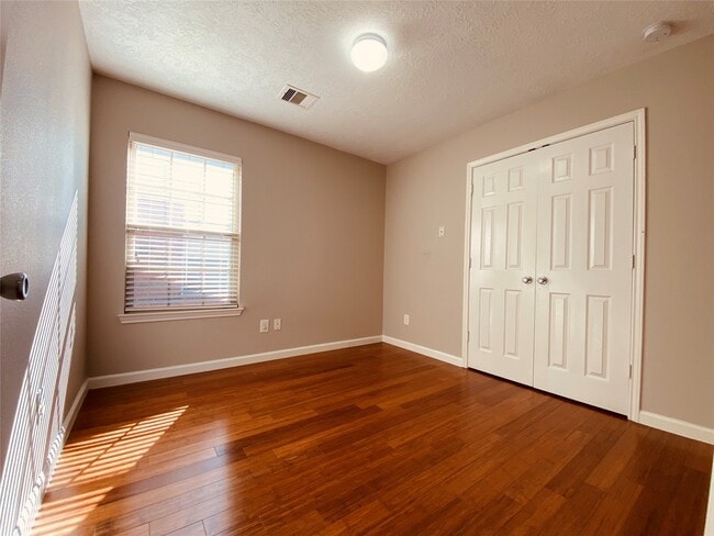 Building Photo - 29206 Legends Valley Dr