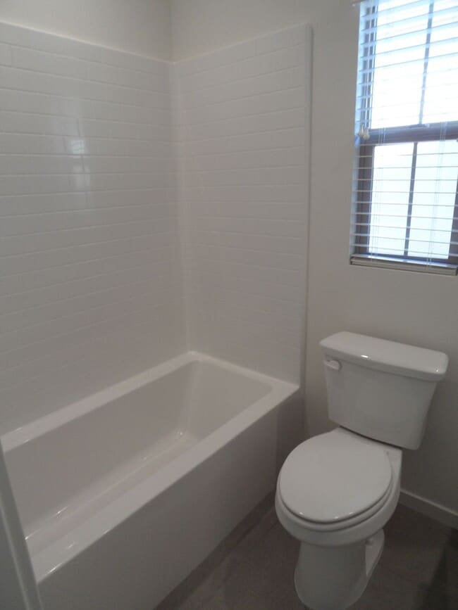 Building Photo - 4BR 3BA two-story condo with 2 Car Attache...