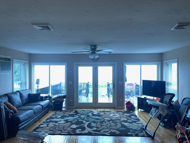 Building Photo - 1207 Black Point Rd