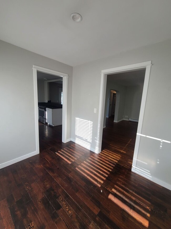 3 Bedroom 2 Bath House MOVE IN SPECIAL. 221 SW Rainbow Ave Dallas OR