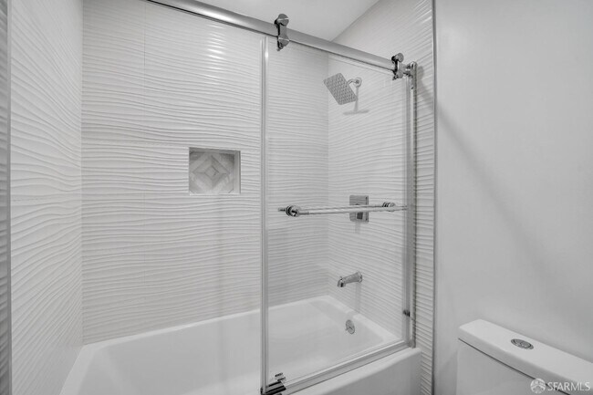 Building Photo - 1642 Taraval St