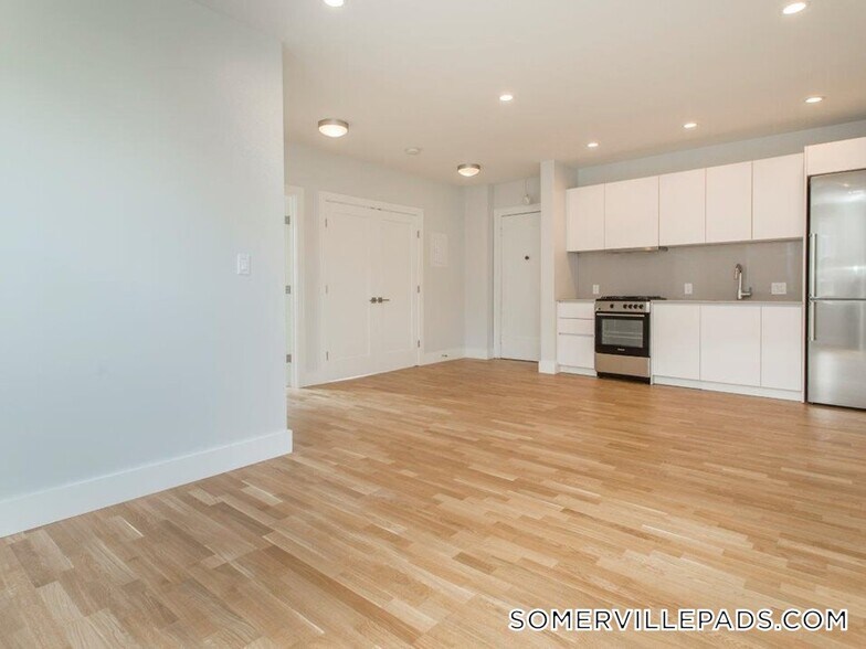 Building Photo - 136 Highland Ave