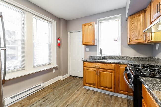 Building Photo - 4935 N Franklin St