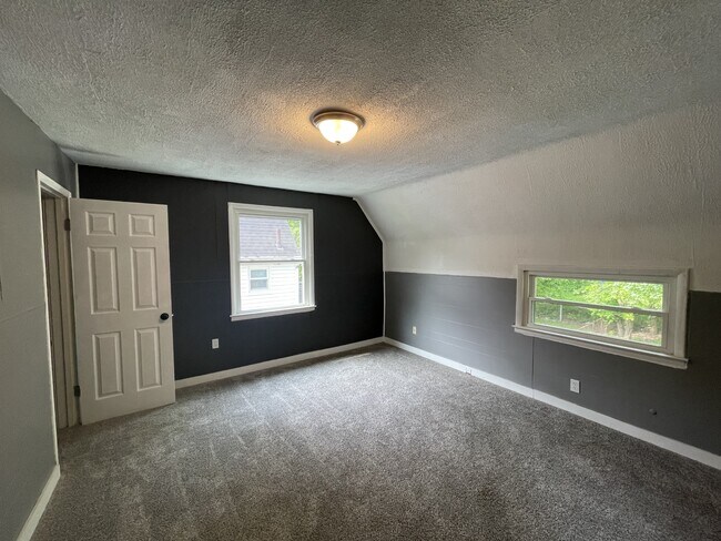 Building Photo - 730 Noble Ave