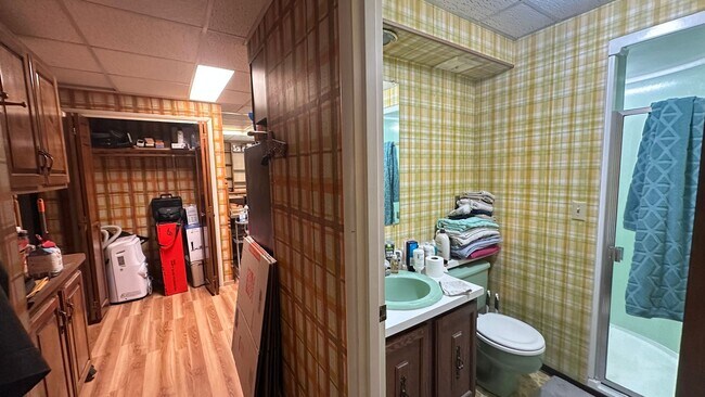 Building Photo - 2591 Riverview Dr