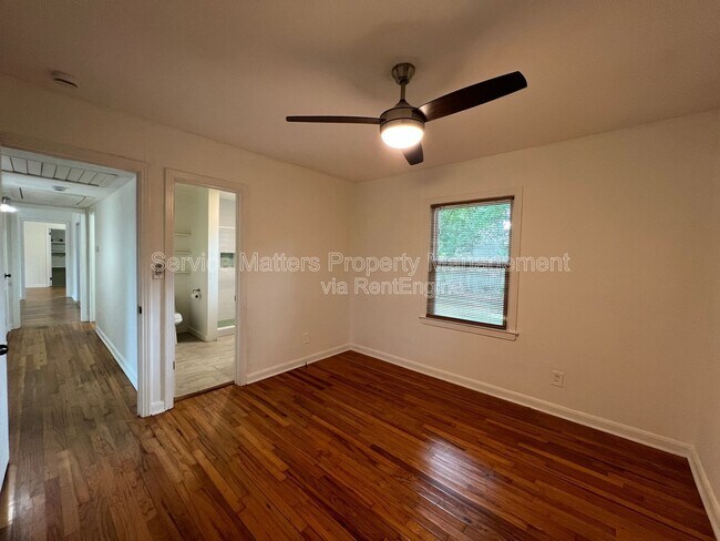 Building Photo - 3543 Bayou Blvd
