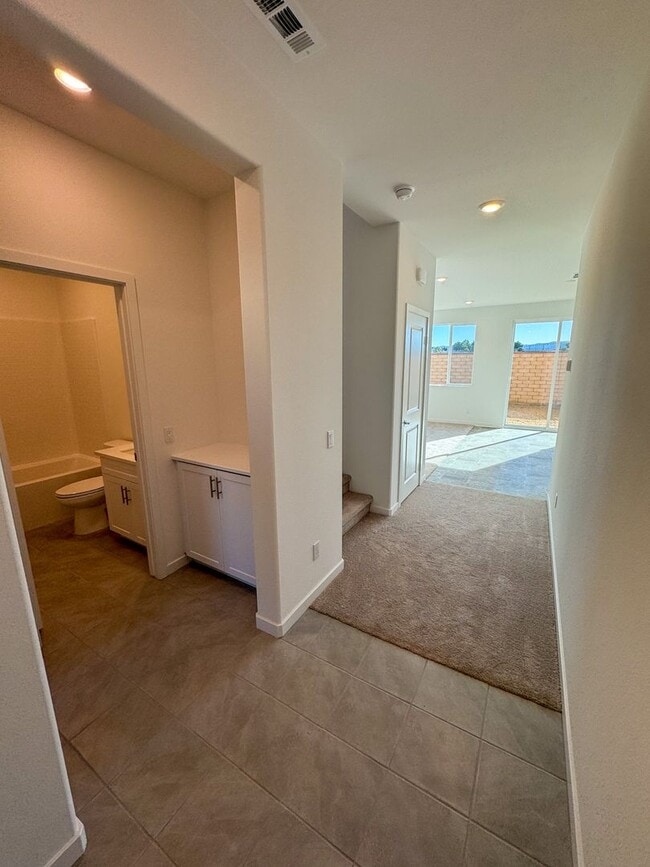 Building Photo - 5 bedroom Murrieta home for LEASE!