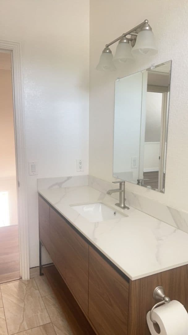 Building Photo - Available Now….large 4 bedroom in Vista, w...