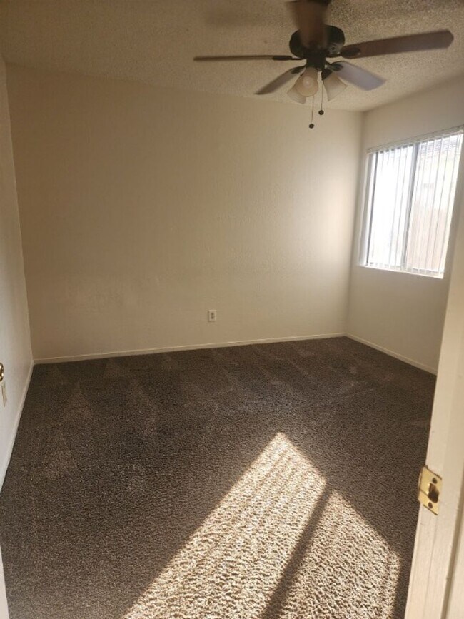 Building Photo - 2323 Chester Ln