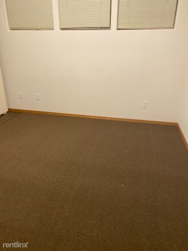 Building Photo - 2 br, 2 bath Townhome - 953 NW Circle Blvd