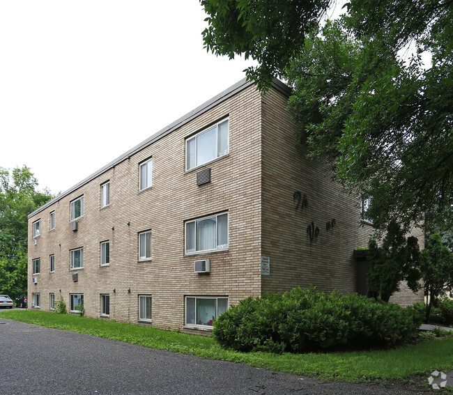 Building Photo - The Vogue Apartments
