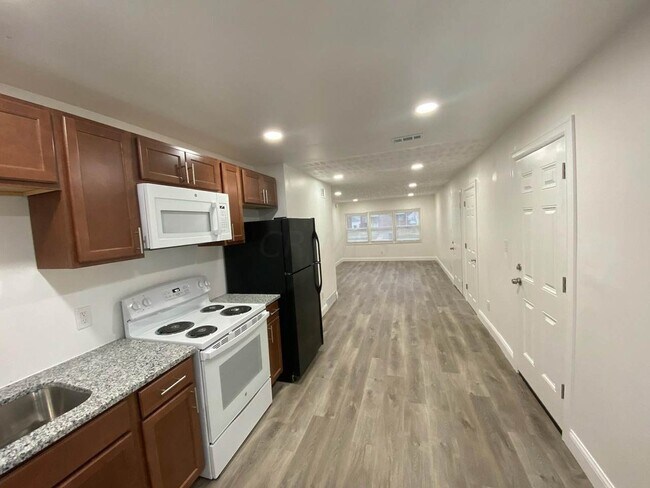 Building Photo - 3285 Sullivant Ave