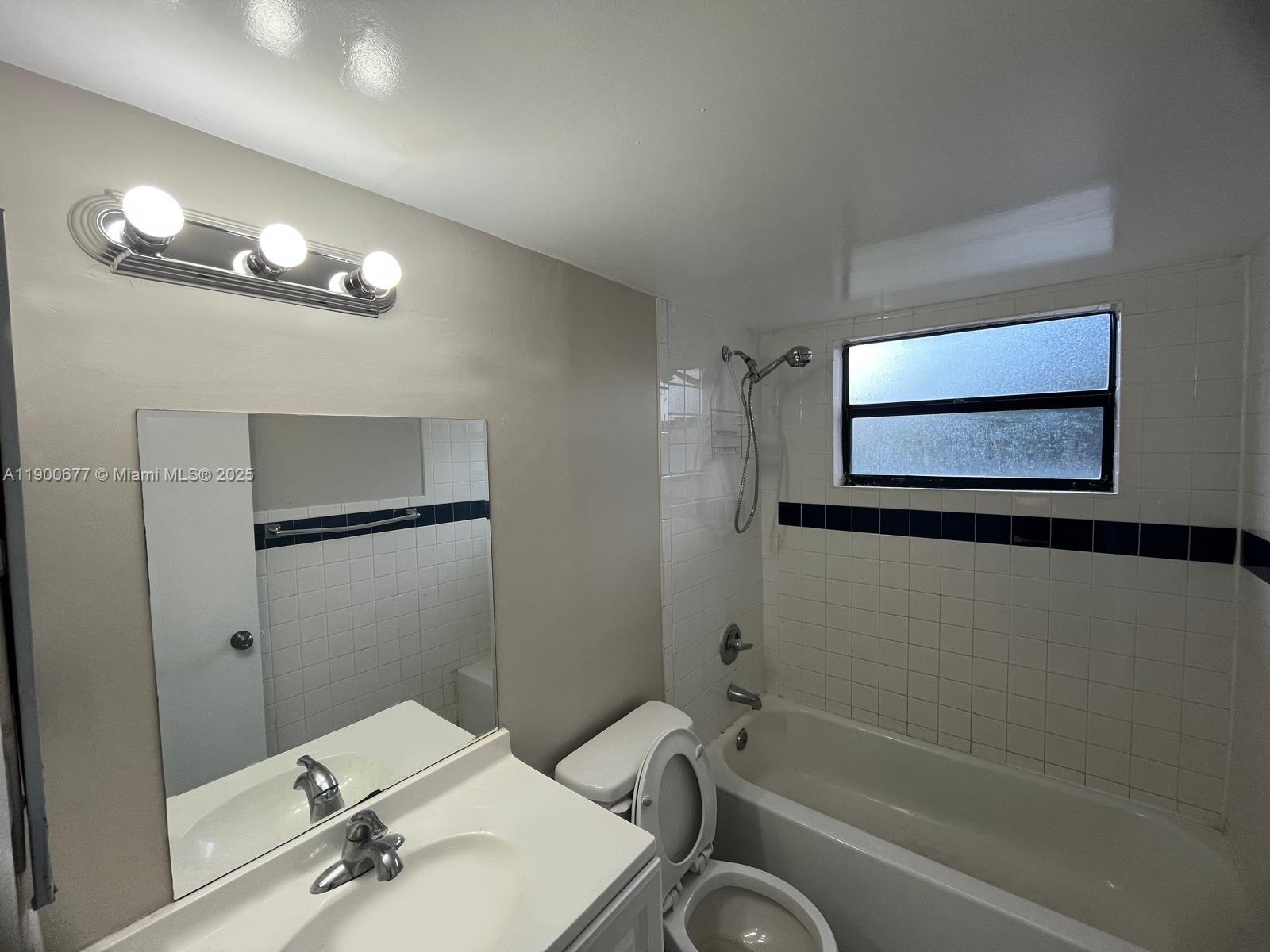 Building Photo - 3400 Foxcroft Rd