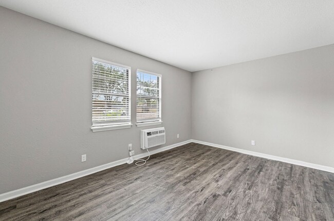Interior Photo - SANDSTONE APARTMENTS