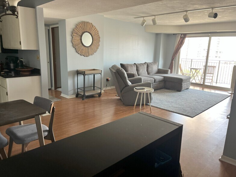 Living room - 121 Washington Ave S