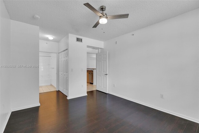 Building Photo - 8000 N Nob Hill Rd