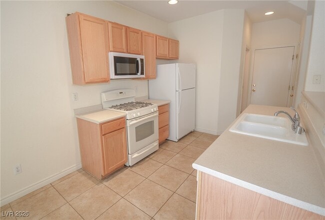 Building Photo - 6389 Thunder Gulch Ave