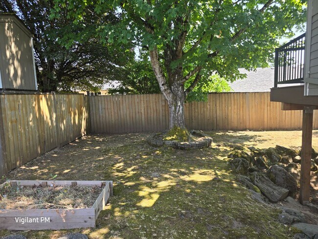 Building Photo - Amazing 3 bedroom home