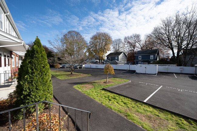 Building Photo - 310 Booth St