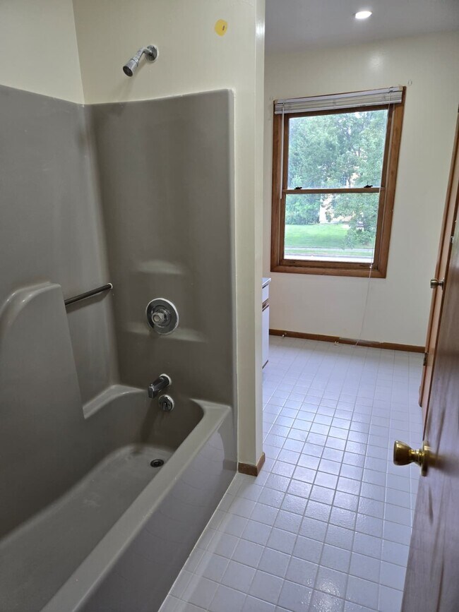 Building Photo - 195 Edgemere Ct