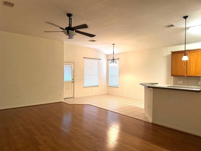 Building Photo - 6439 Applewood Forest Dr