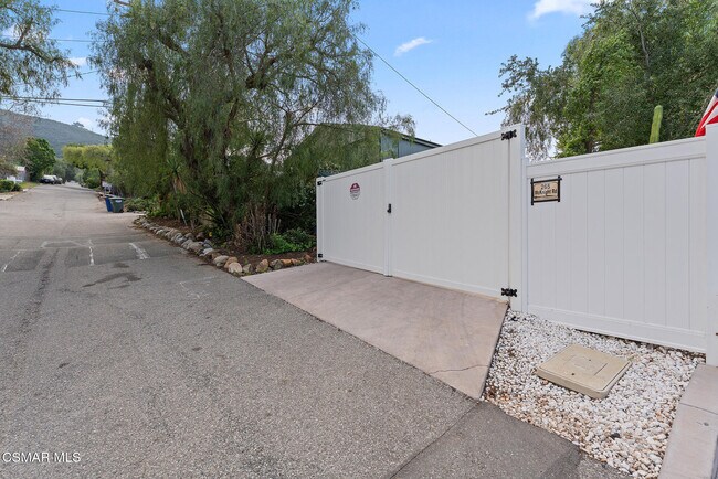 Building Photo - 265 McKnight Rd