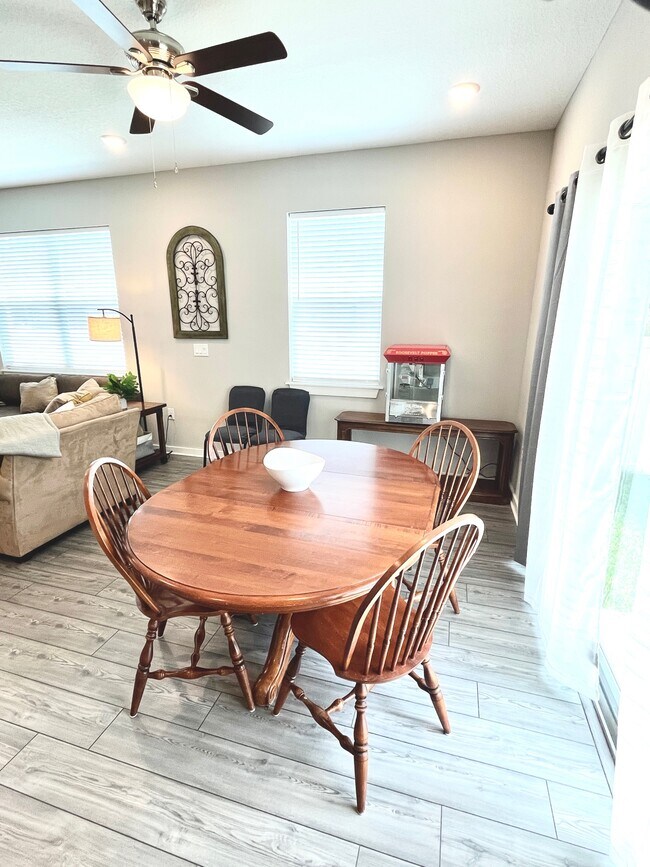 Building Photo - 6307 S Roberts Ave