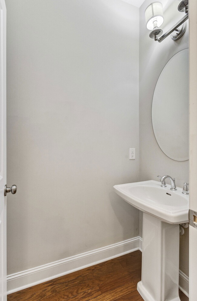 Building Photo - 2005 Kings Gate Ln