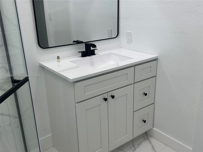 Building Photo - 1308 NW 13th Ct