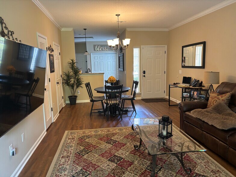 Building Photo - 454 Scrub Jay Dr