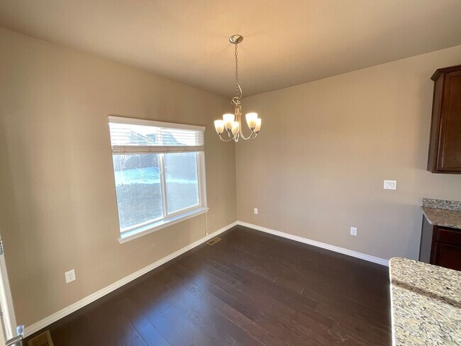 Building Photo - 4 Bedroom Home Available Near Londonderry Dr & Eastonville Rd!