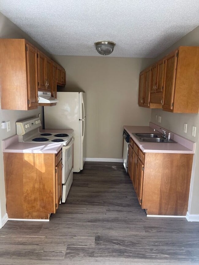 Building Photo - Charming 2-Bed, 2-Bath Townhouse in NW Kno...