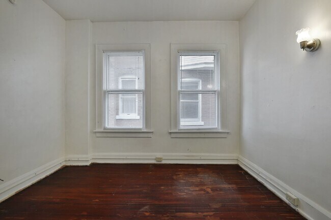 Building Photo - Awesome House for your Large Group - HUGE HOUSE with 3 Floors - 3 Kitchens, 3 Bathrooms, Awesome ...