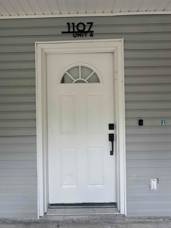 Building Photo - 1107 Basin St