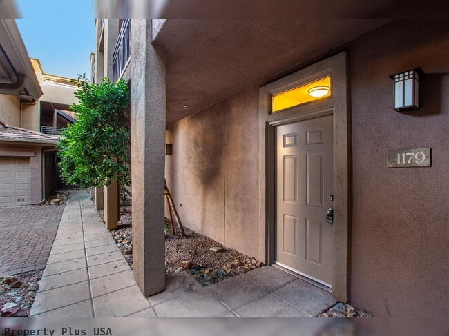 Building Photo - "Spacious 2-Bed, 2-Bath Condo Retreat in Scottsdale's Prime Location - 1,146 Sq Ft of Comfort!"