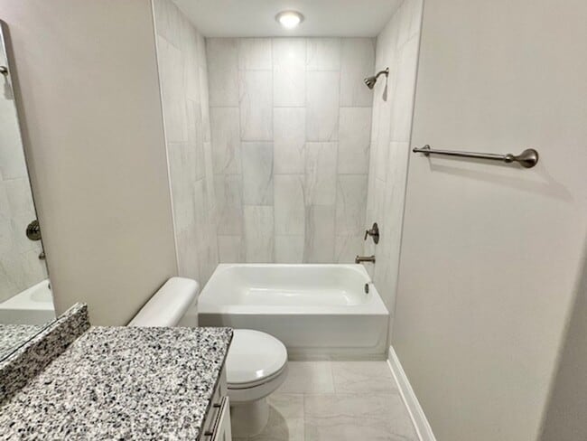 Building Photo - RosalieWoods572