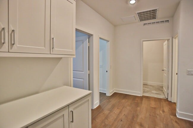 Building Photo - 5 Bedroom SFR in Irvine