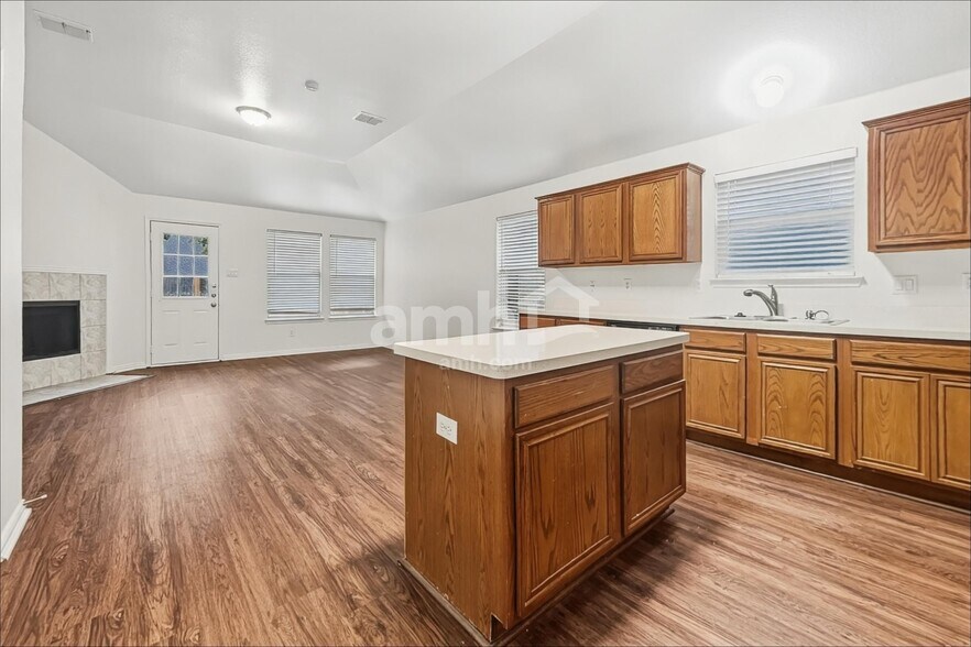 Building Photo - 923 Plumeria Dr