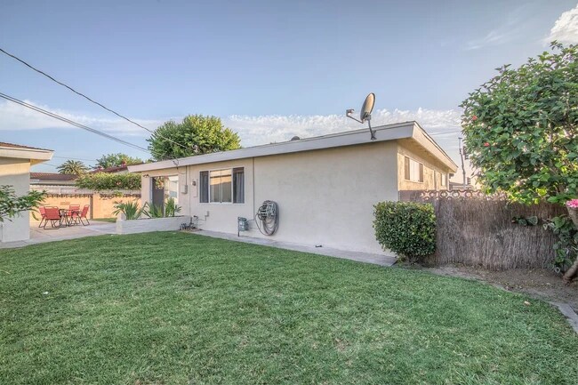 Building Photo - 13372 Springdale St