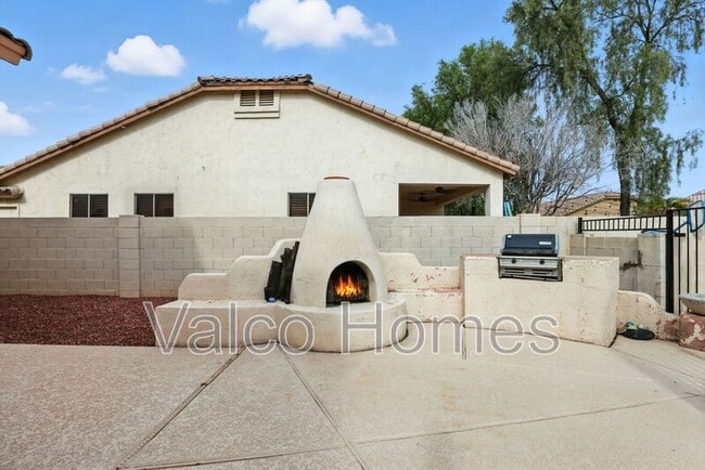 Building Photo - 8338 W Rose Ln