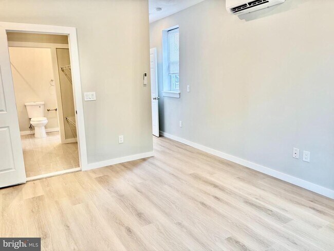 Building Photo - 5356 Cedar Ave