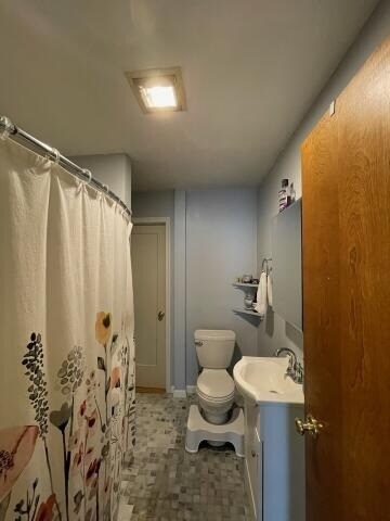 Bathroom, toilet - 605 N 11th St