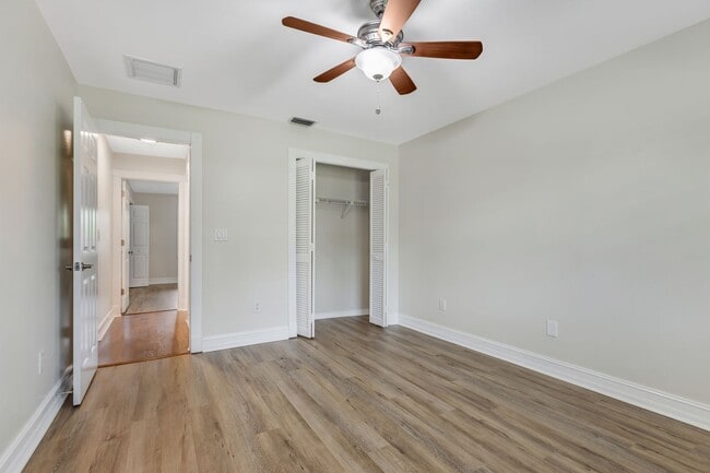 Building Photo - ** GOLDEN GATE CITY ** 3 BED + DEN / 2 BATH - FENCED YARD - NO HOA! - ANNUAL RENTAL