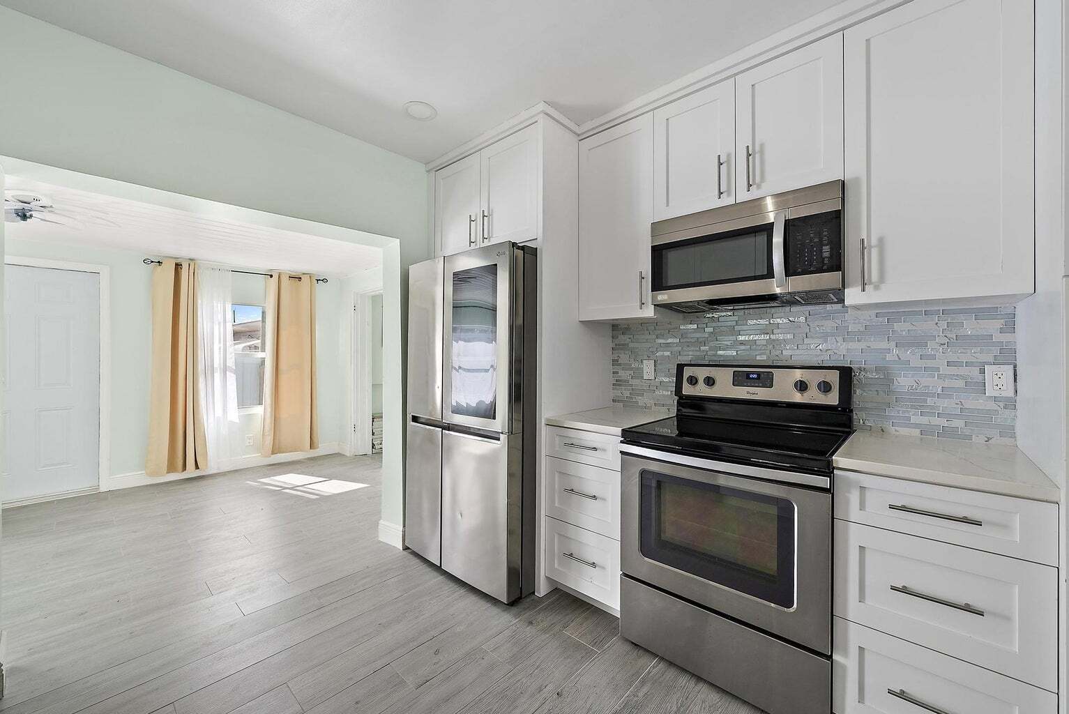 Building Photo - 135 E 28th St