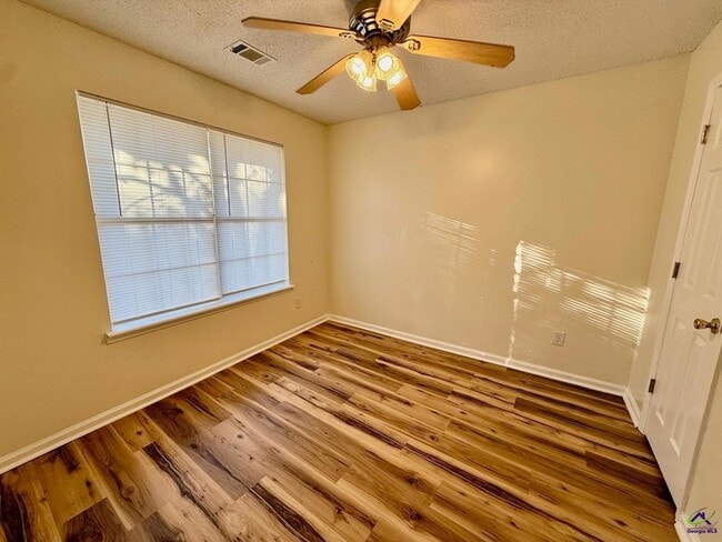 Building Photo - 126 Kensington Cir