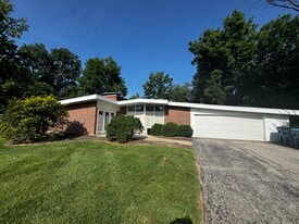 Building Photo - 19 Stoneyside Ln