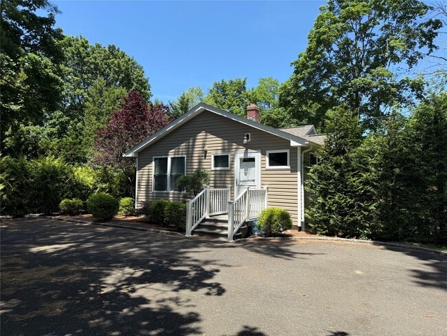 Primary Photo - 116 Long Island Ave