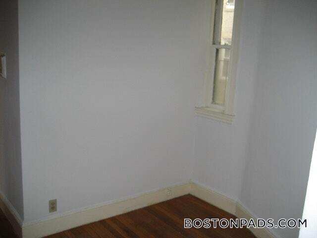 Building Photo - 137 Park Dr