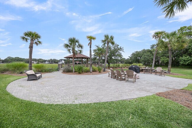 Building Photo - Coastal Living in the Heart of Folly Beach
