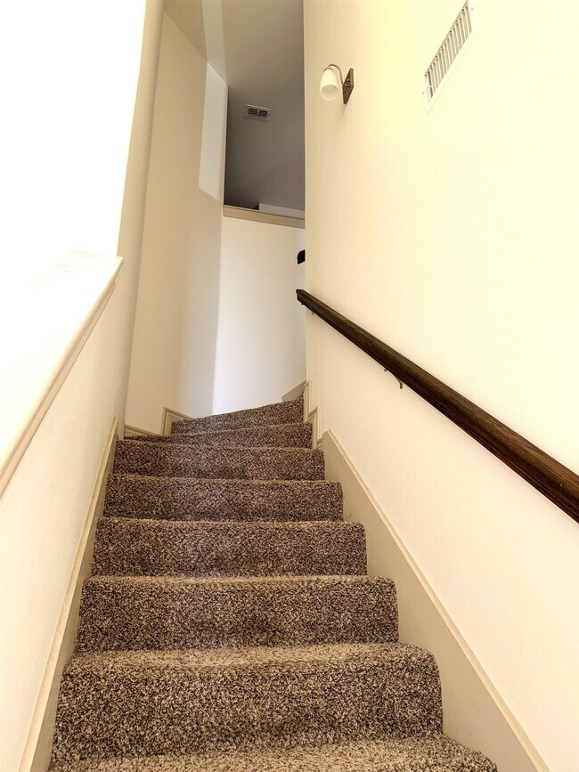 Building Photo - 414 Placido Dr